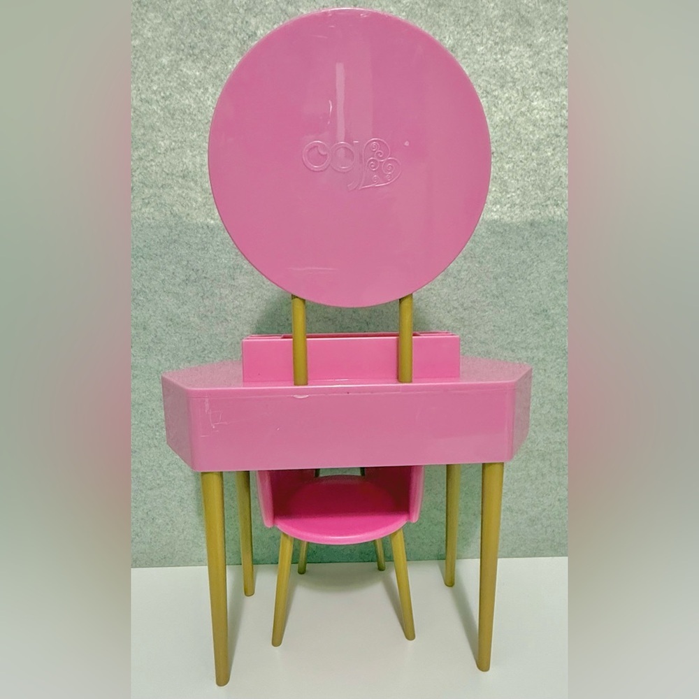 18โ OG Vanity Set Pink/Gold Table and Chair set (no accessories included) - Picture 9 of 14